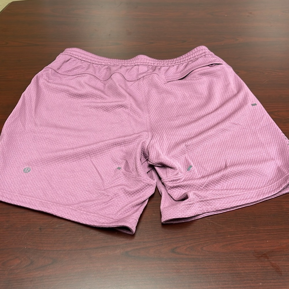 NWOT Lululemon athletica Zipper pockets dressy short - Picture 7 of 9